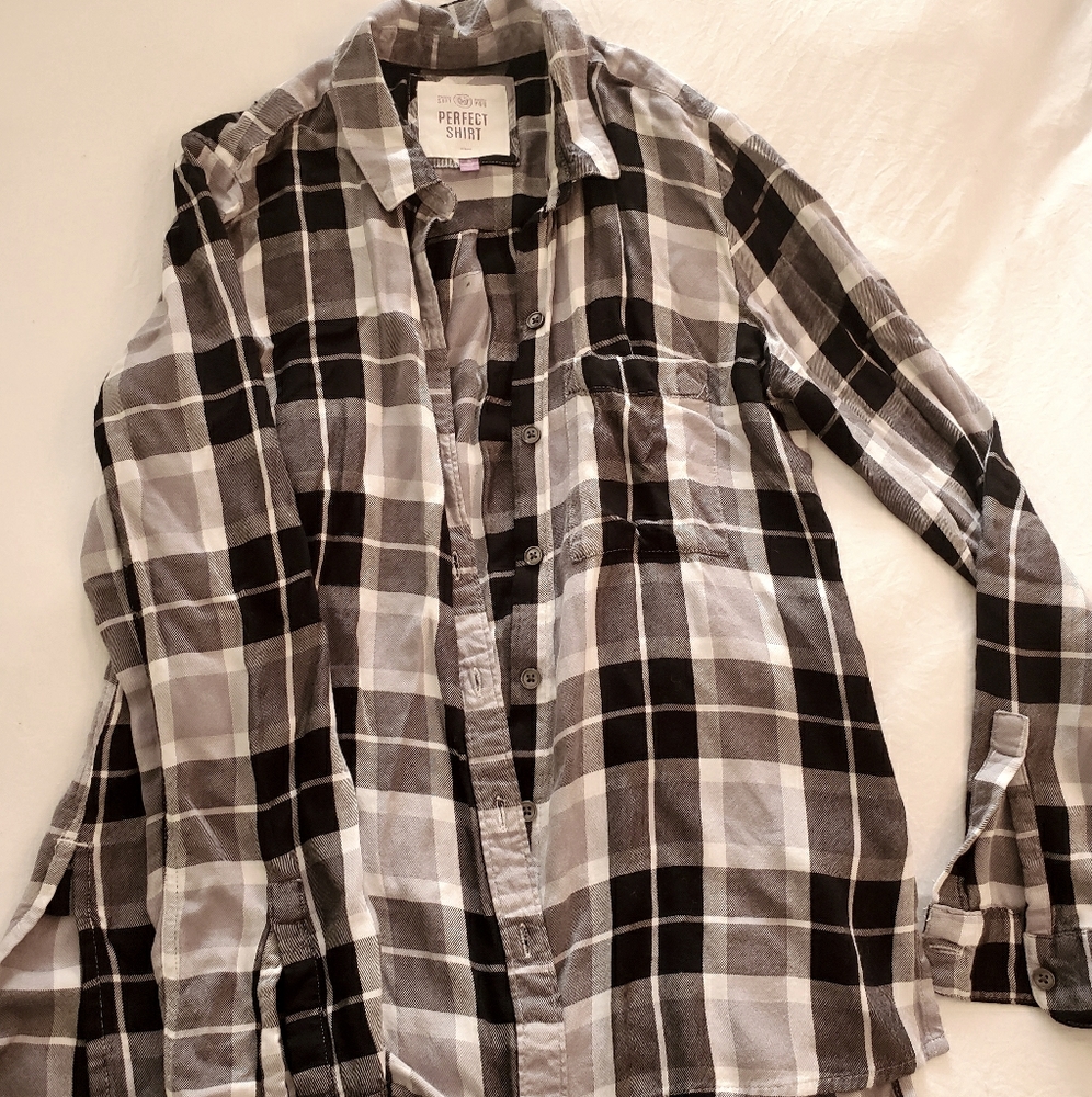 Black/White Lightweight Flannel Top